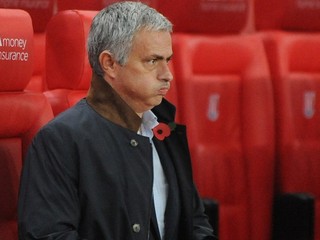 José Mourinho zažíva s Chelsea katastrofálny vstup do sezóny.