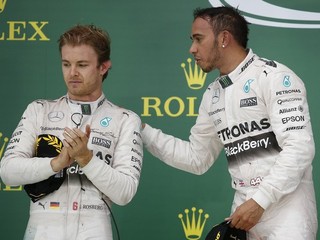 Nico Rosberg (vľavo) bol po Veľkej cene USA veľmi sklamaný.