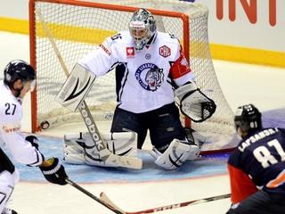 Ján Lašák zdolal v súboji slovenských brankárov Jaroslava Janusa.