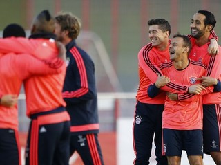 Hráči Bayernu mali na tréningu pred stretnutím s Arsenalom výbornú a uvoľnenú náladu. Po akomkoľvek napätí nebolo ani stopy.
