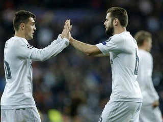Nacho Fernandez (vľavo) sa teší s Mateom Kovačičom.