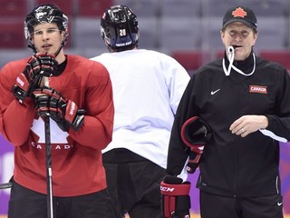 Sidney Crosby (vľavo) a Mike Babcock (vpravo).