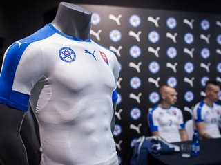 Hamšík a Weiss predviedli nové slovenské dresy pre EURO 2016