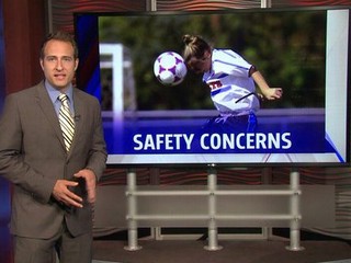 Hlavičkovanie patrí k futbalu od nepamäti. V Spojených štátoch však príde k úprave pravidiel.