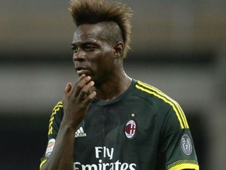 Balotellimu hrozí operácia, tento rok si už možno nezahrá