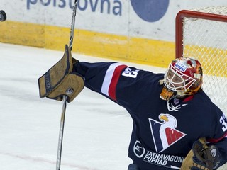 V utorok dostal v bráne Slovana príležitosť Michael Garnett, vo štvrtok bude chytať Barry Brust.