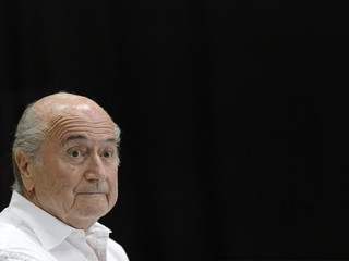 Sepp Blatter skončil v nemocnici pre kolaps vyvolaný stresom.