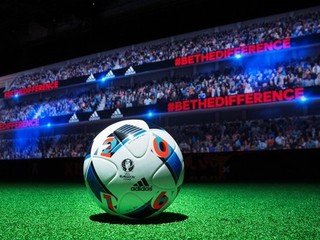 Zidane predstavil loptu EURO 2016, má názov Krásna hra