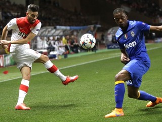Patrice Evra (vpravo).