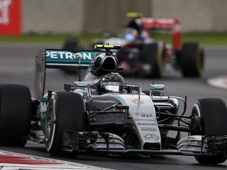 Nico Rosberg vyhral kvalifikáciu pred VC Brazílie.