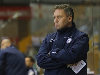 Tréner Karlových Varov Peter Oremus.