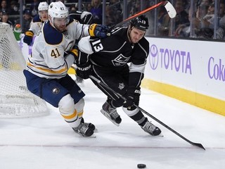 Andrej Meszároš (s číslom 41) odišiel do Novosibirsku po desiatich rokoch v NHL. Naposledy si obliekal dres Buffala Sabres.