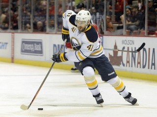 Andrej Meszároš strávil v NHL desať rokov. Pred príchodom do Novosibirsku si obliekal dres Buffala Sabres.
