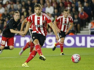 Jay Rodriguez strieľa z pokutového kopu gól do siete Midtjyllandu v zápase Európskej ligy. Po návrate na trávniky si príliš veľa nezahral a opäť sa zranil.