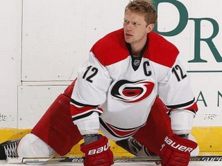 S klubom získal aj Stanley Cup. Staal chce zostať v Caroline