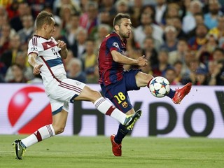 Jordi Alba (vpravo) sa opäť vráti do zostavy FC Barcelona po zranení stehenného svalu.