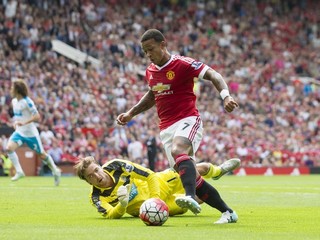 Hráč Manchestru United Memphis Depay obchádzal brankára Newcastlu Tima Krula. Gól z toho napokon nebol a zápas sa skončil nerozhodne 0:0.
