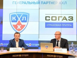 Šéf Kontinentálnej hokejovej ligy Dmitrij Černyšenko (vpravo) sa usiluje o návrat tradičných značiek na scénu profiligy.