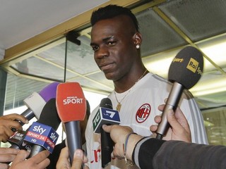 Nová akvizícia Milánčanov sa ocitla okamžite pod paľbou otázok.