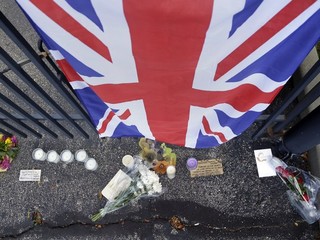 Pri vstupnej bráne na okruhu v Indianapolise po Wilsonovej smrti vyvesili britskú vlajku a ľudia začali zapaľovať sviečky.