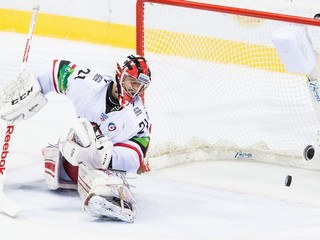 Brankár Jekaterinburgu Jakub Kovář dostal rovnako ako jeho náprotivok v riadnom hracom čase iba jediný gól.