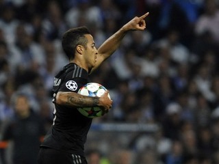 Thiago Alcantara si aj v najbližších rokoch bude obliekať dres Bayernu Mníchov.