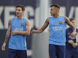 Hviezdy Barcelony Lionel Messi (vľavo) a Neymar.