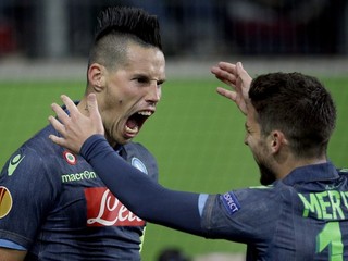 Marek Hamšík (vľavo) nastúpi v skupinovej fáze Európskej ligy aj proti Legii Varšava, za ktorú hrajú Slováci Ondrej Duda a Dušan Kuciak.