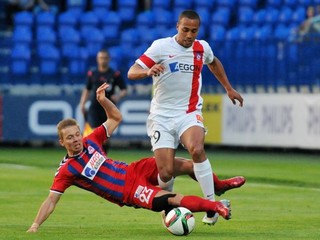 Gino Van Kessel (vpravo) strelil jeden z gólov Trenčína.