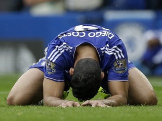 Chelsea nezvládla ani domáci zápas s Crystal Palace. Na snímke smúti útočník Diego Costa.
