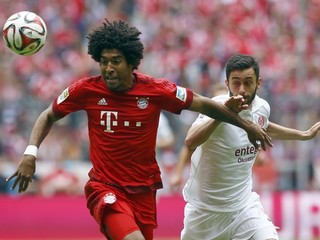 Brazílčan Dante (vľavo) si už dres Bayernu Mníchov neoblečie.