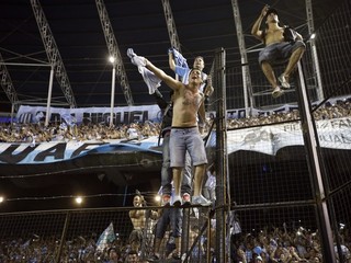 Juhoamerickí fanúšikovia sú známi svojím vášnivým povzbudzovaním. Niekedy sa však ich správanie vymkne spod kontroly.