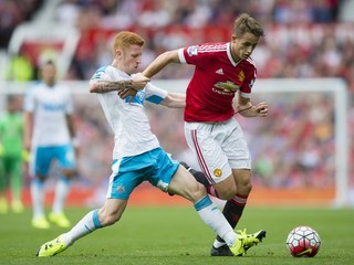 Talentovaný Adnan Januzaj (vpravo) si už do konca sezóny dres Manchestru United neoblečie.