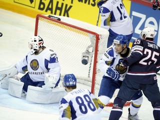 Gólman Lokomotivu Jarosľavl Vitalij Kolesnik je tiež reprezentačnou jednotkou Kazachstanu.