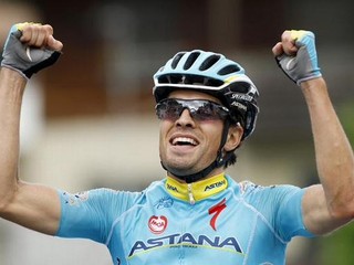 V kráľovskej etape Landa rozdrvil konkurenciu, novým lídrom je Aru