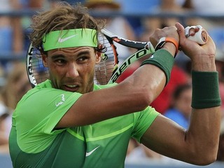 Rafael Nadal musel v každom sete tuho bojovať, ale napokon koncovky zvládol a súpera zdolal 3:0.