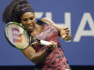 Serena Williamsová sa vytrápila s krajankou Bethanie Mattekovou-Sandsovou.