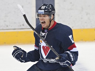 Václav Nedorost sa teší z gólu Slovana.