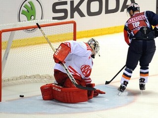 Košice postúpili do play-off Ligy majstrov po výhre nad Klagenfurtom (2:1 po samostatných nájazdoch). O víťazstve rozhodol Jiří Bicek.