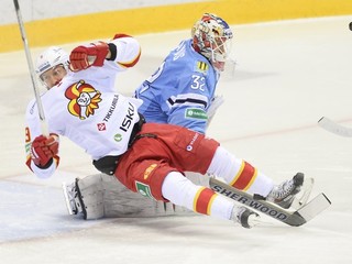 Niklas Hagman sa vlani v zápase proti Slovanu ocitol na zemi, dnes však bol hrdinom Jokeritu.