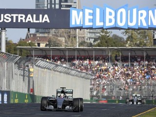 Tohtoročným víťazom Veľkej ceny Austrálie sa stal jazdec Mercedesu Lewis Hamilton.