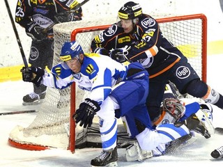 Miloslav Jáchym (vľavo - ešte v drese Popradu) rozhodol o triumfe Martinčanov.