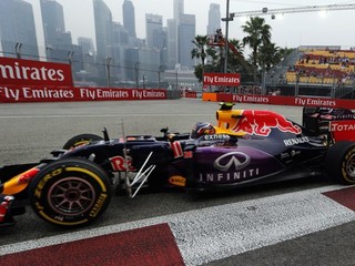 F1 môže prísť o tímy Red Bull a Toro Rosso. Na snímke jazdec Red Bullu Daniil Kvjat.