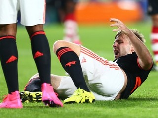 Luke Shaw po zákroku Morena.