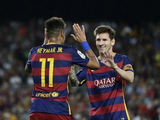 V súboji proti Levante dvakrát skóroval aj hviezdny Lionel Messi (vpravo). Na snímke sa raduje so spoluhráčom Neymarom.