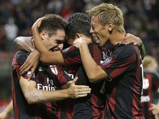 Futbalisti milánskeho AC sa budú aj naďalej tešiť pred tribúnami na San Sire.