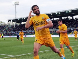 Luca Toni (s kapitánskou páskou na ruke) mal vlani výbornú streleckú formu.