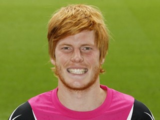 Ádám Bogdán sa pri Mignoletovi dostane do brány sporadicky.