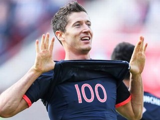 Bayern aj Leverkusen vyhrali, Lewandowski strelil dva góly