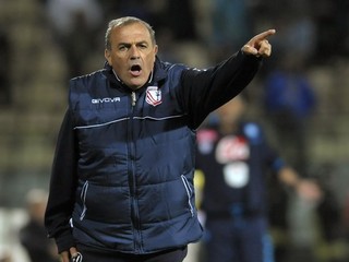 Tréner Fabrizio Castori vydržal na lavičke nováčika iba šesť kôl.